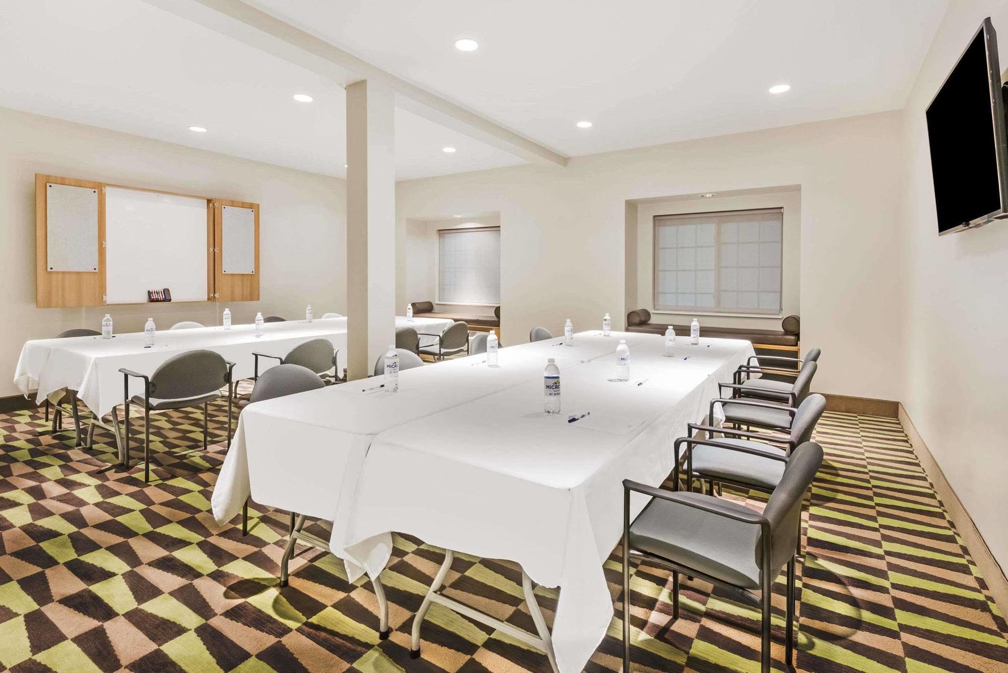 Microtel Inn & Suites By Wyndham Beaver Falls Exteriör bild